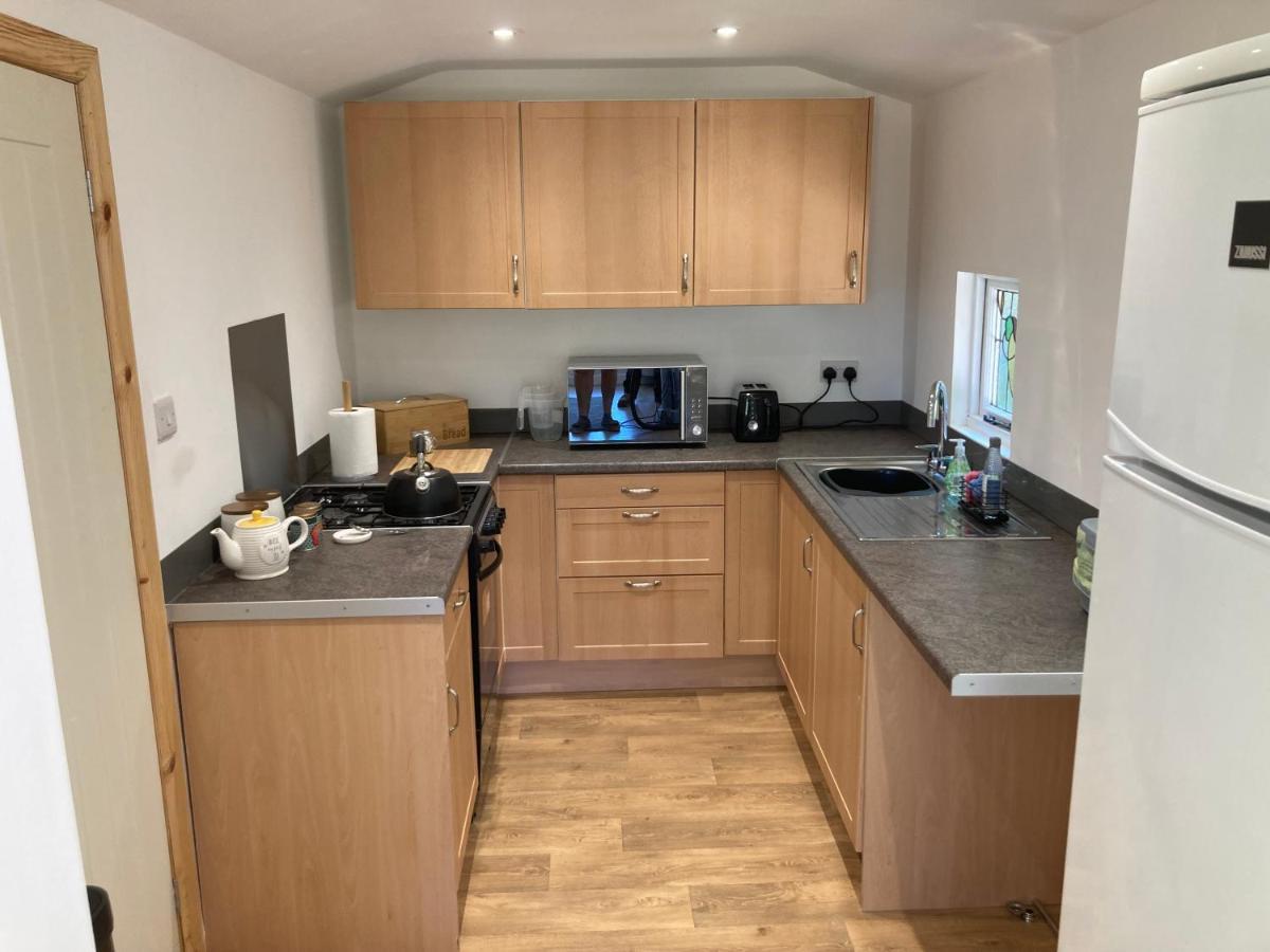 Honey Bee Cabin Llandysul Bagian luar foto