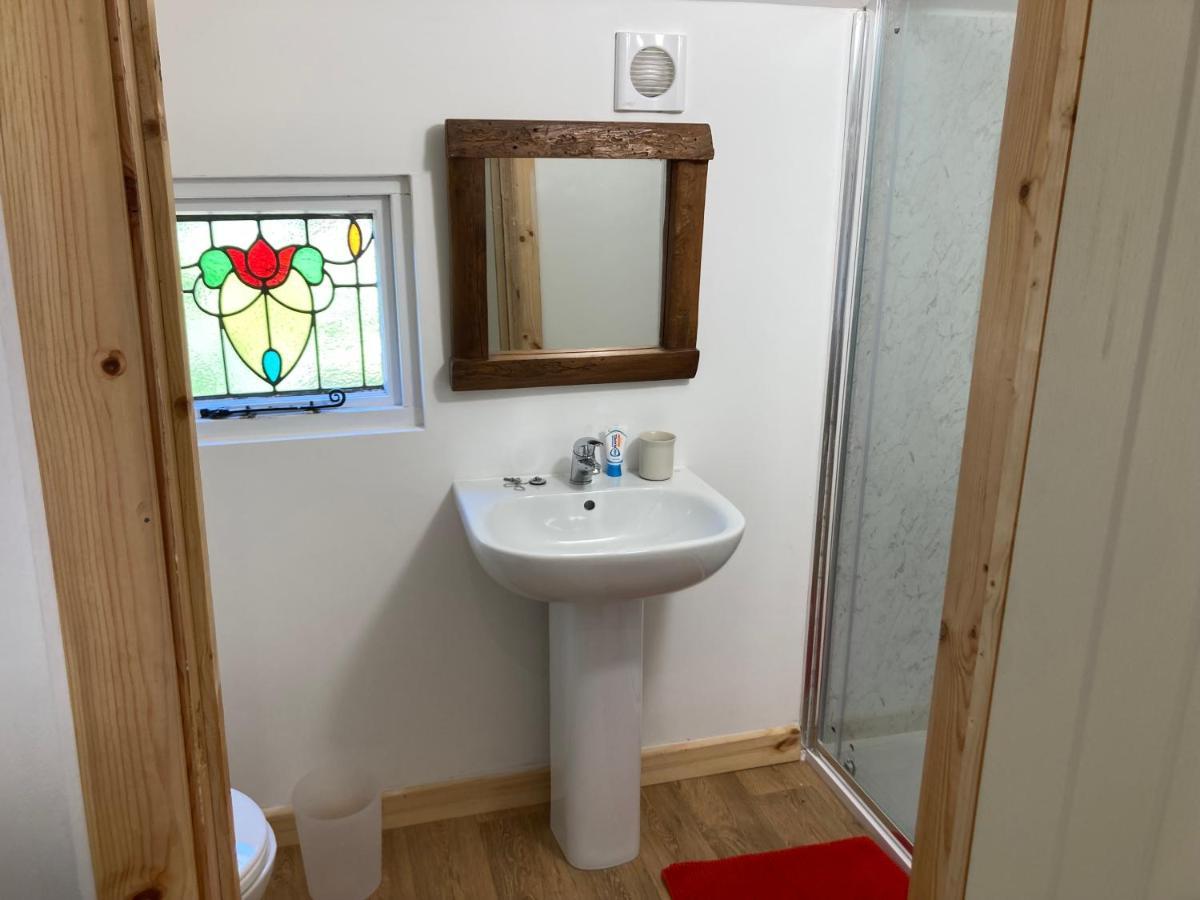 Honey Bee Cabin Llandysul Bagian luar foto